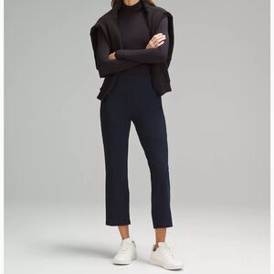 LuluLemon Smooth Fit Pull-On High-Rise Crop 26” Pant in True Navy Sz 8